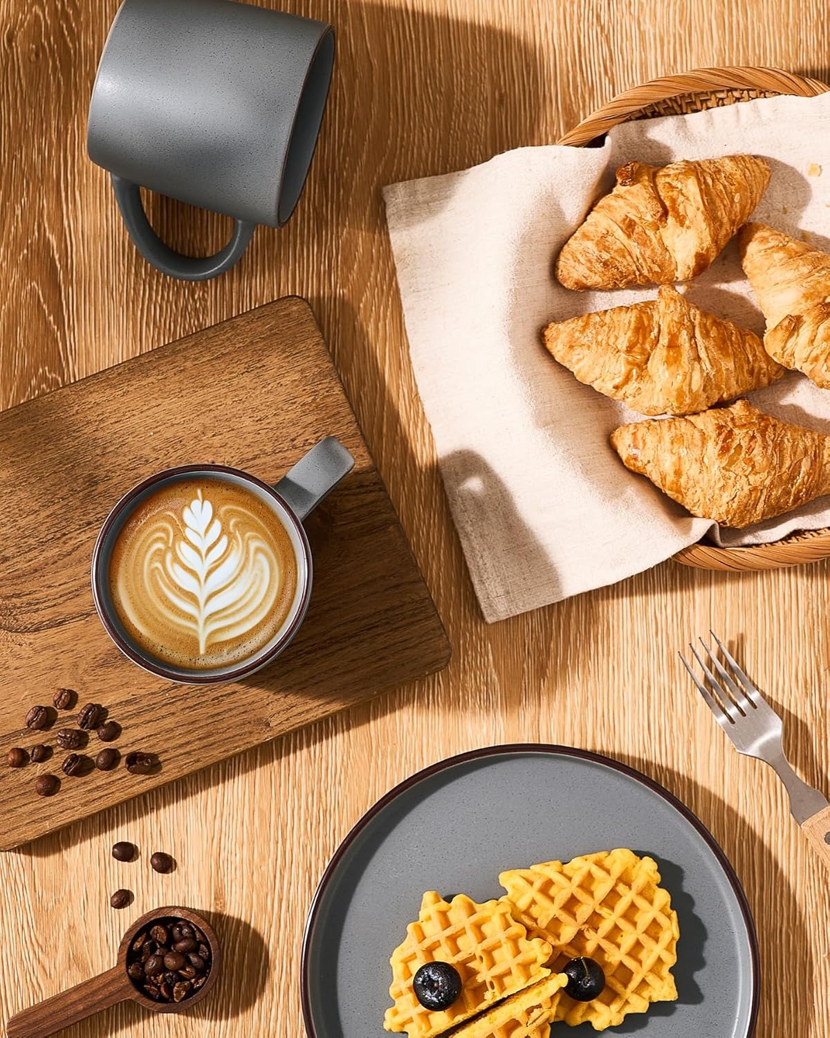 Stoneware Coffee Mug Set in Classic Blue