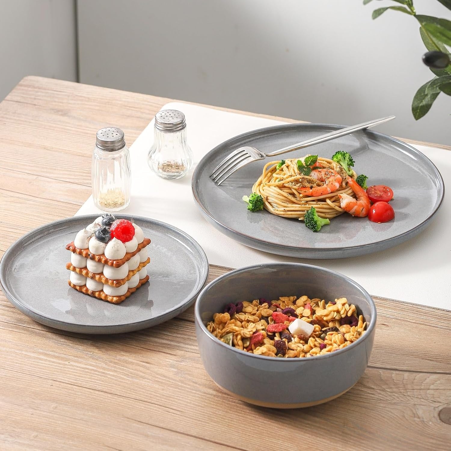Classic White Stoneware Dinner Plates for Modern Everyday Dining