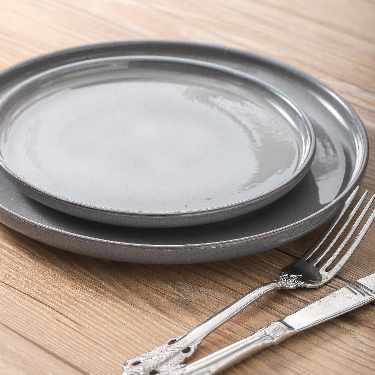 Classic White Stoneware Dinner Plates for Modern Everyday Dining